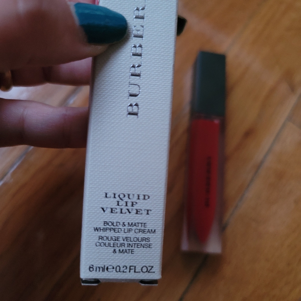 NWT BurberryLiquid Lip VelvetNo. 41 Military Red - Picture 4 of 8